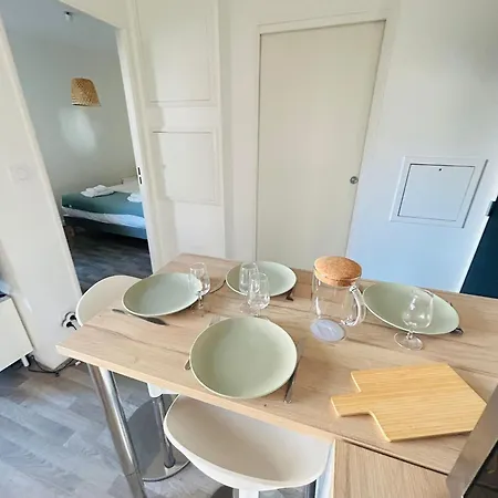 Proche Universite * كان